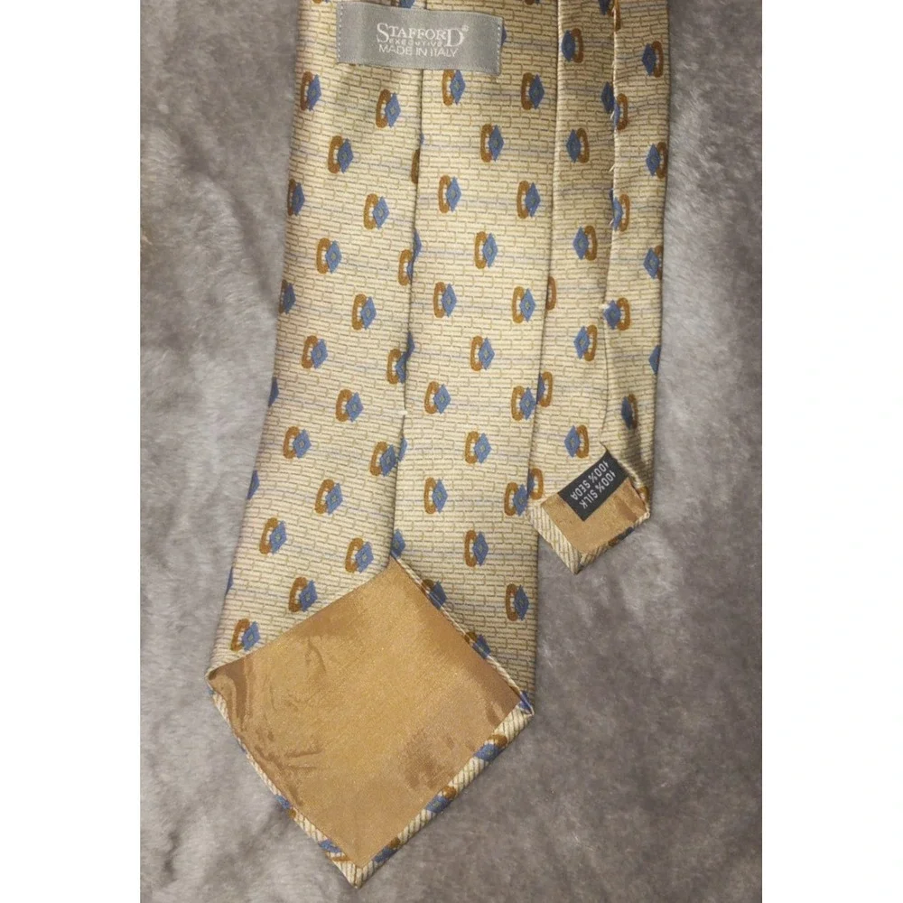 Stafford Executive Mens Necktie Silk Made in Italy Geometric Pattern Tie
